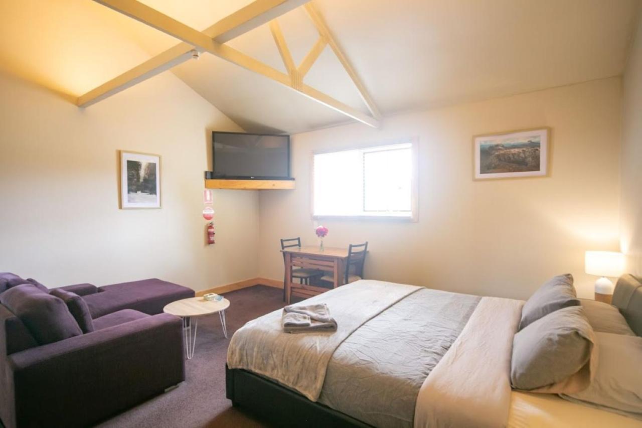 3 Hills At The Good Place Staverton エクステリア 写真